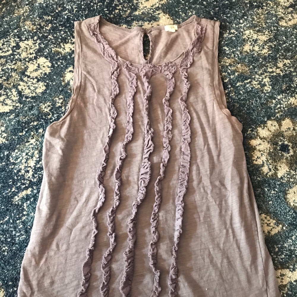 Sleeveless shirt